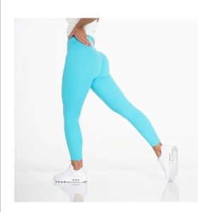 🌊NVGTN Turquoise signature leggings